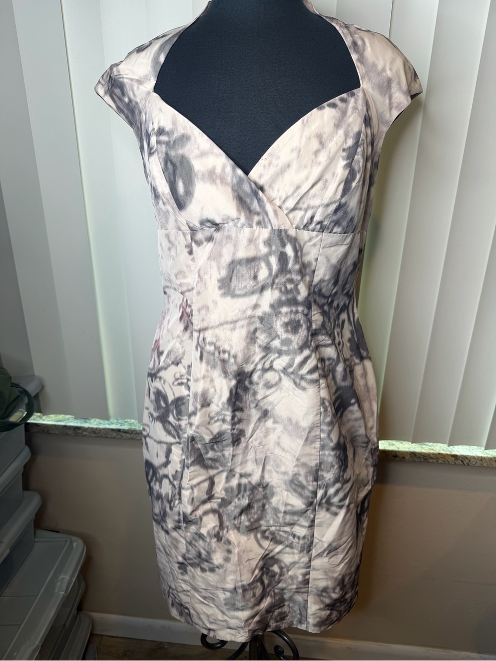 Aidan Mattox Cream Gray Bodycon Dress sleeveless sweetheart-style SZ 12